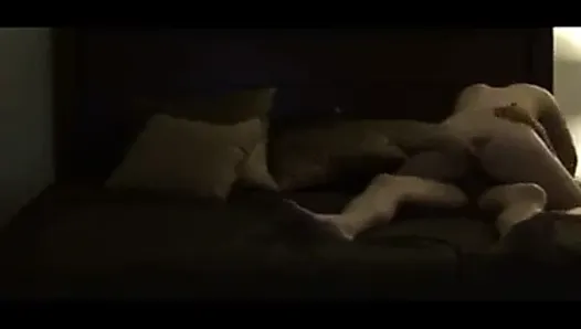 Cinta de sexo casero en la cama
