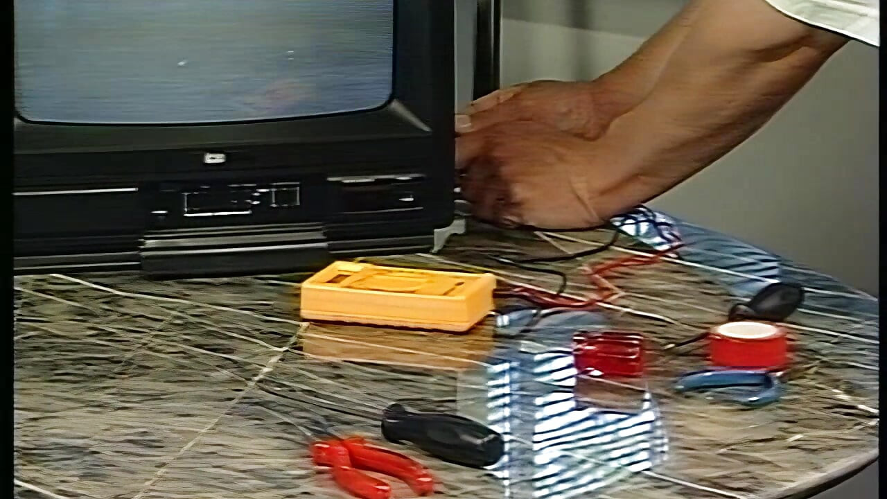 Gorąca blondynka MILF zostaje ostro wyruchana przez pasierba