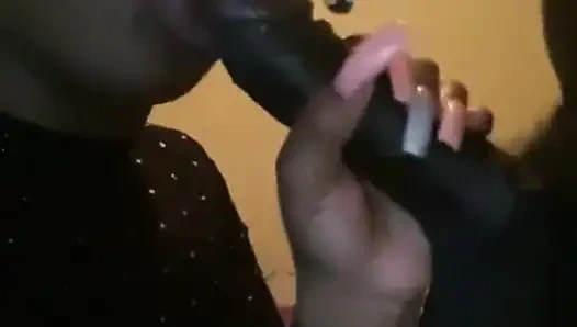 Ayah tiriku pindah bersama kami dan tengah malam kami bersenang-senang