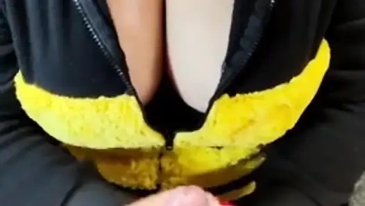 Cadılar bayramı partisinde rastgele bir adamla rezervasyon yapıyor