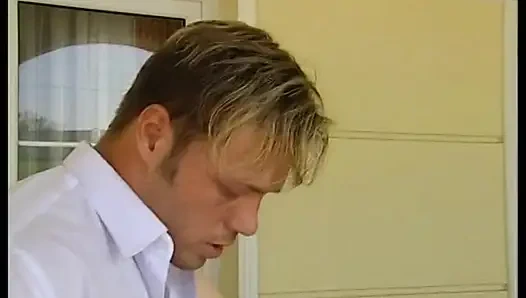 Vollbusige rothaarige bekommt ihre rasierte muschi im freien gefickt