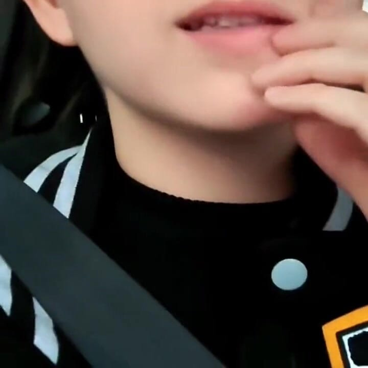 Aku lagi asik masturbasi di uber sampai aku bisa bayar!