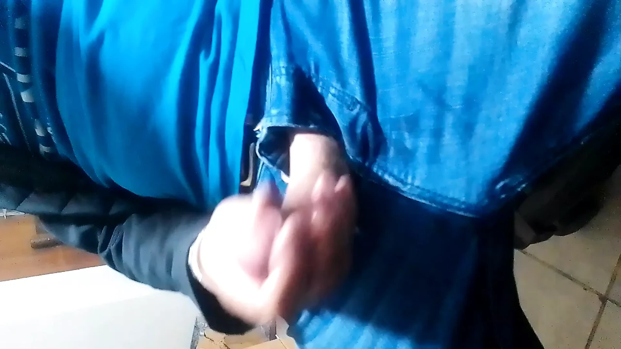热辣的金发女郎自己给邋遢的足交和手指 - 真正的继妹