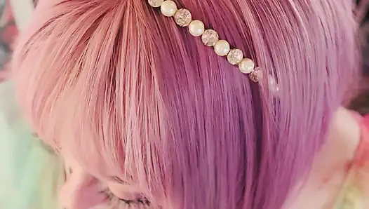 Güzel bir prenses, Tina Snua, chainsmokes 2 mantar sigarası - sarkan snap inhales sürüklenen duman