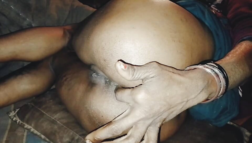 When I saw the fat ass from behind, the water came out, a desi sister-in-law who is very sexy