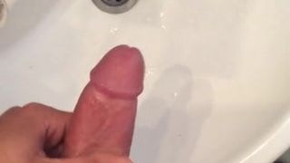 Quick cum in the bathroom