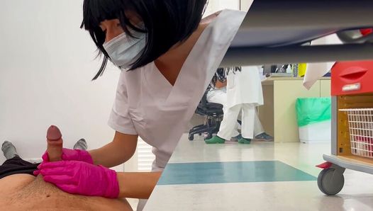 Новая молодая студентка медсестра проверяет мой пенис и у меня стоит стояк