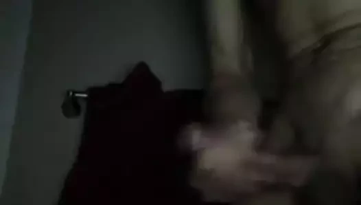 bir fındık kırmak zorunda kaldı