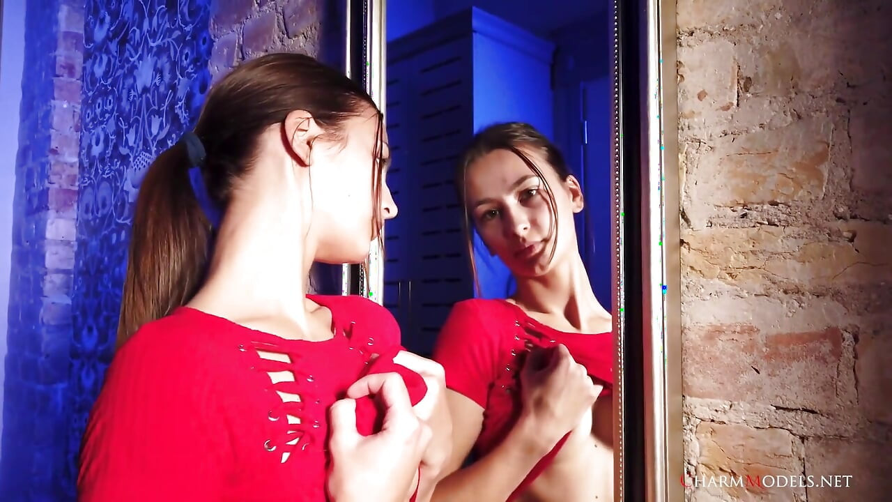Adorable Teen Anna Without Panties - Video