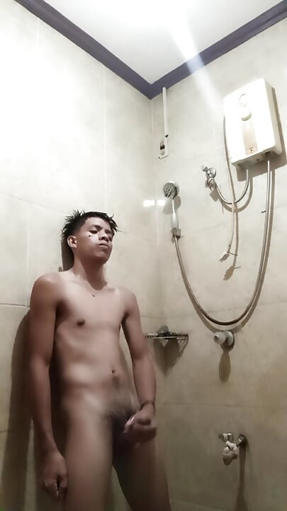 Masturbare la duș cu filipineză Twink: Exclusiv FLESHLAB