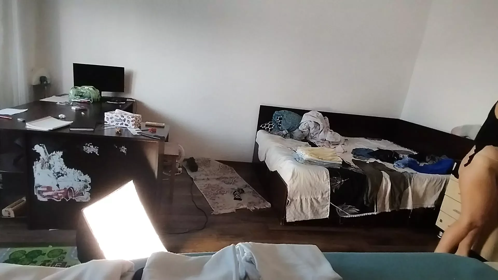Sexy wife doing housework naked. Cum on wife's big ass. Hot foreplay with a couple, massage with oil s