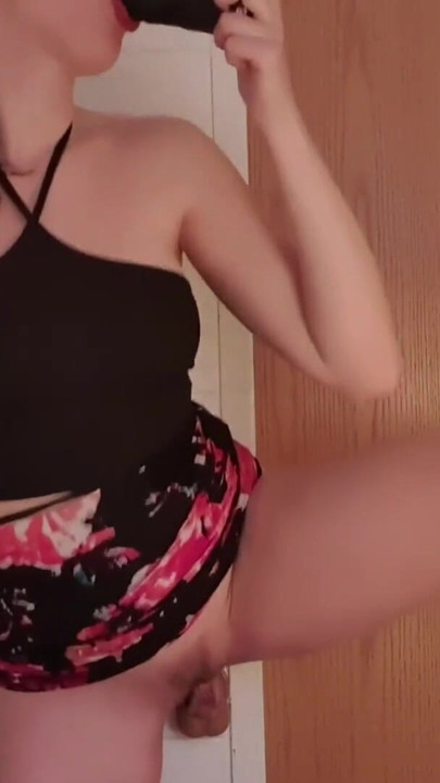 Slutty tysk jente delt og knullet på et bad (TYSK CUCKOLD JOI) | Klipp 3