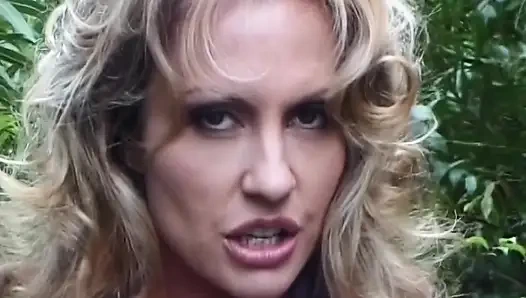 Geniş amcık yumruk sokma her yere sırıklam bir şekilde damlıyor