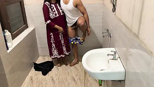 Я жестко трахаю жену моего лучшего друга Саара бхабхи, полное хинди видео