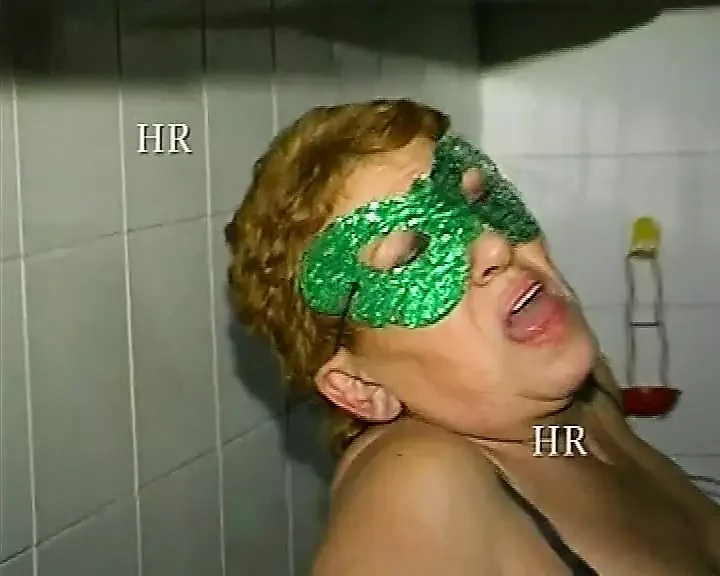 Unpublished Amateur Porn with 90s housewives #6