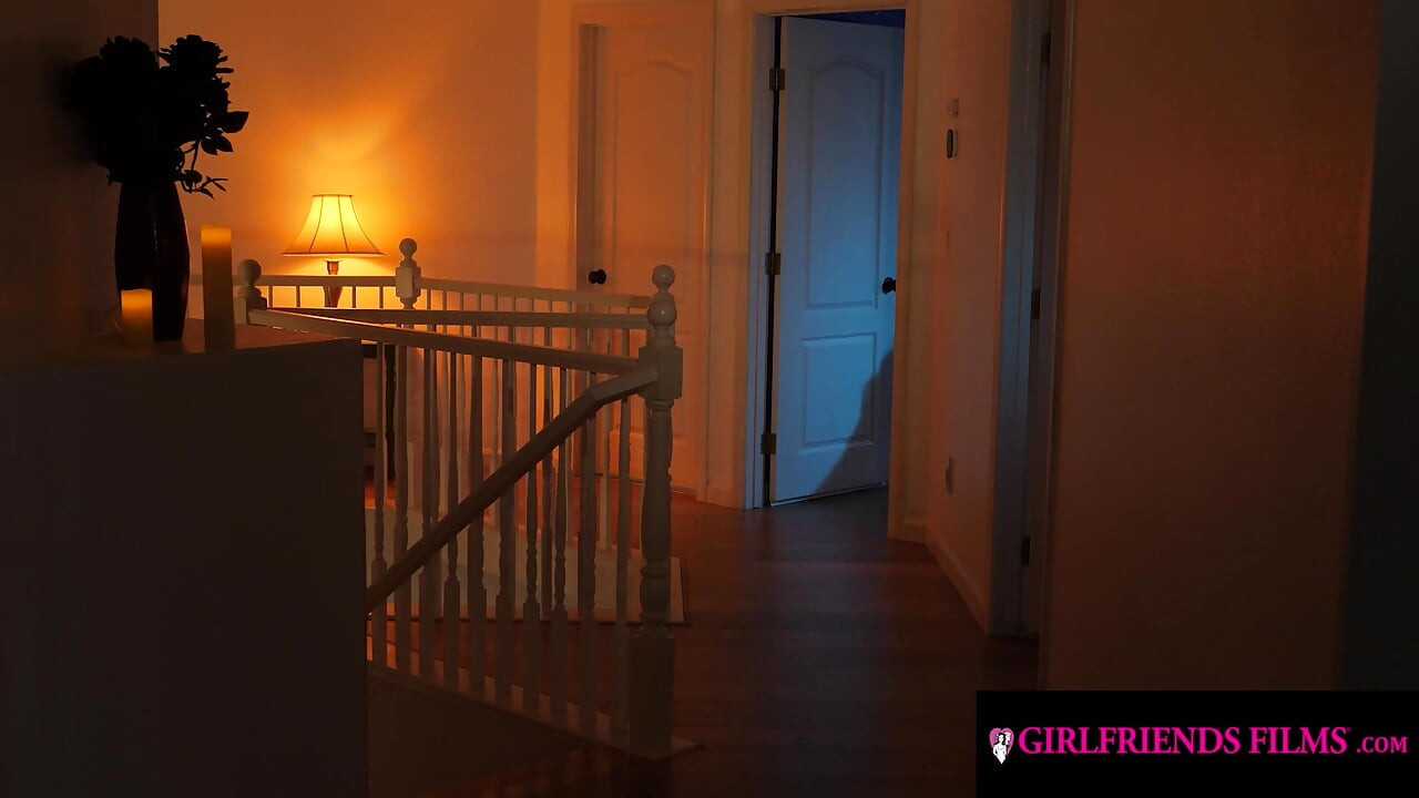 GIRLFRIENDS FILMS - sexy madrasta goza duro para seu adorável enteado