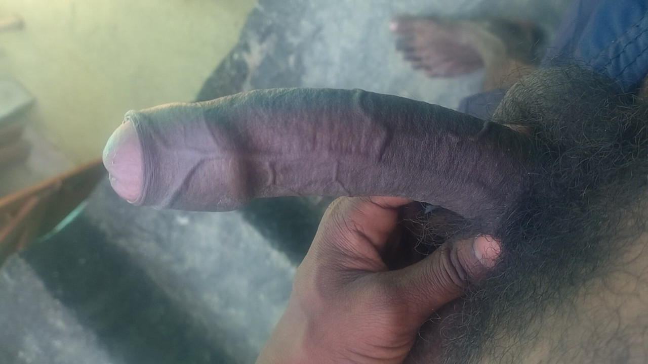 A 22-year-old boy is showing off his cock and is having fun..!