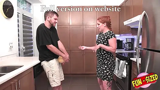 FunSize teens - eine zierliche redHed milf wird in der küche hart gefickt