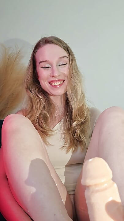 Alice Klay Giving an Amazing Footjob, Feet Covered in Cum