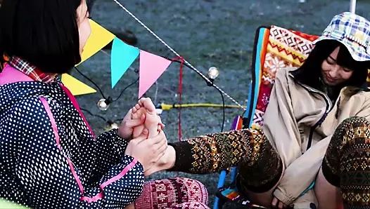 Kaki berkeringat Saku Kurosaki di lidah Fuka Nagano. Rasa itu membuatmu terobsesi. Apalagi yang pengen dicium sekarang?