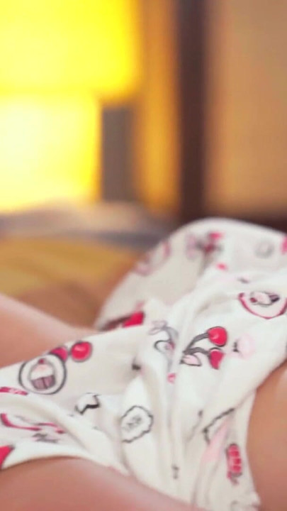 Lesbea College roomates sex lesbian fierbinte Olivia Sparkle și Betzz forfecare și lins de pizdă | Clip 1