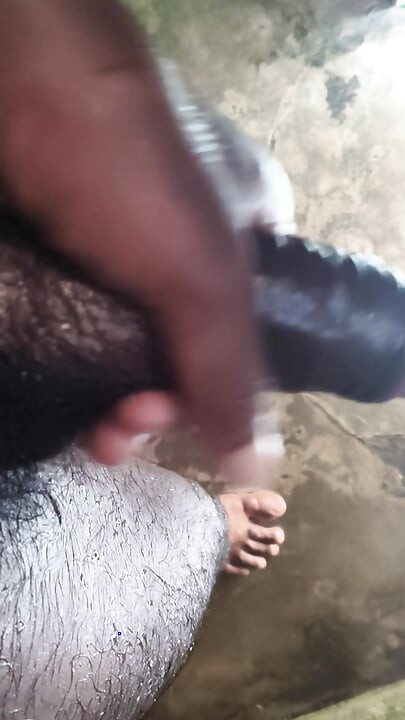 Bathroom me mutti mar diya