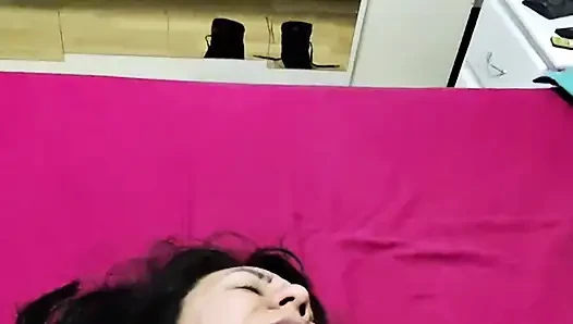 Aku baru tahu ada orang lain dicrot di muka sama istriku