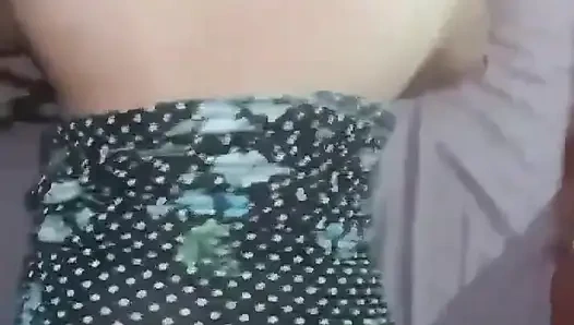 Трах раком в ее цветочном платье в видео от первого лица