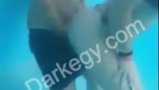 Egyptian couple fucking under water at northern coast - Darkegy
