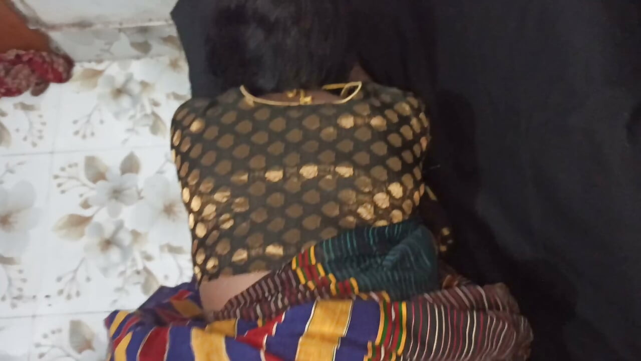 Desi devojka Home napravila je prelepo jebanje u hotelu i seksualni video