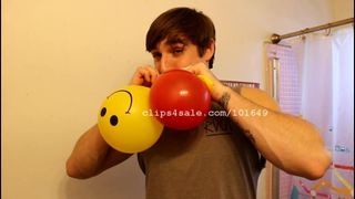 Feticismo dei palloncini - Logan che soffia palloncini, video parte 1