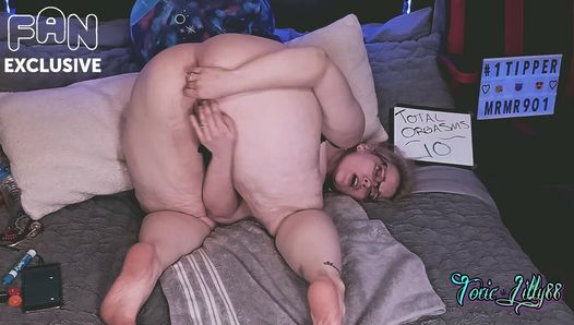 BTS Fan Exclusive Preview - PAWG BBW MILF gushes on her self upside down