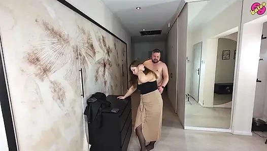 Istri hot ini pulang kerja dan dicrot di dalam sampai muncrat banyak banget!