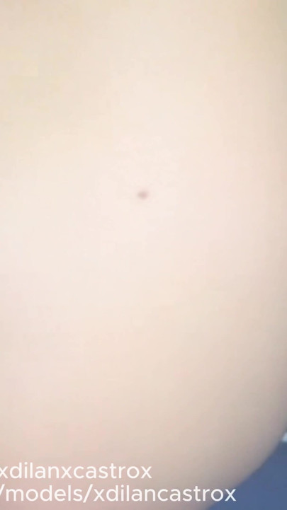 NUSSIN HOMOYSTÄVÄÄNI PALJAIN SELÄIN, KUN HÄN VALMISTAUTUI TAPAAMAAN POIKAYSTÄVÄÄNSÄ. MÄLLIPILLU | Leike 1