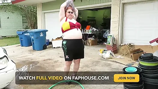 Vicki si suster semok rambut merah lagi mandi!