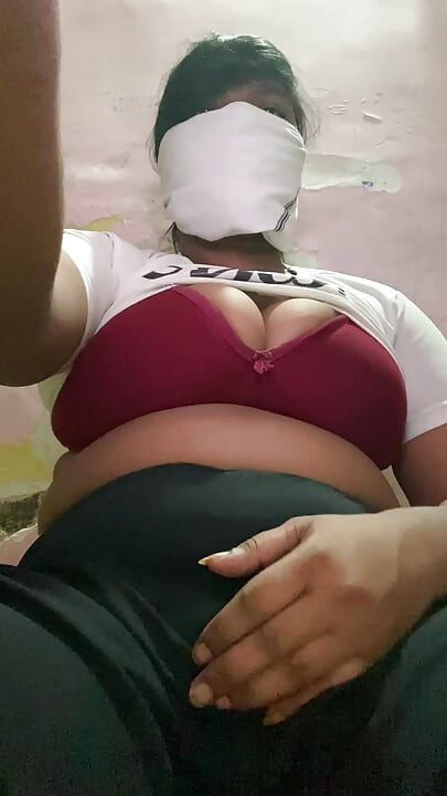 Nagma visade sin fitta och bröst till sin pojkvän för att shoppa Eid, Viral MMS, Desi Village Girl