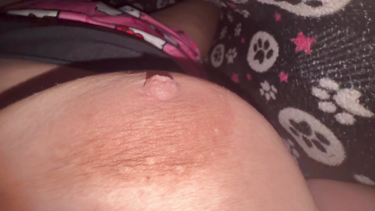 Hot Mom Records Her Huge Tits