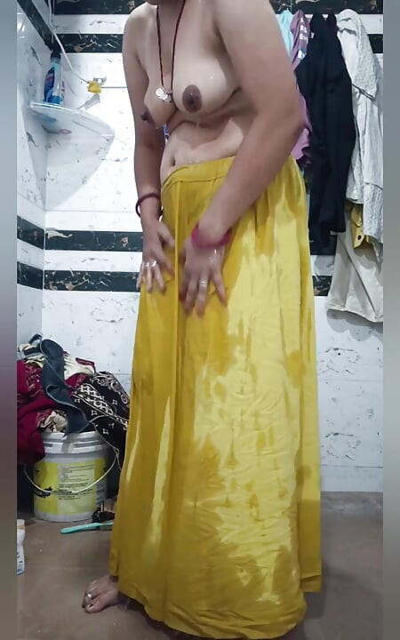 Priya Bhabi New Style Body Show