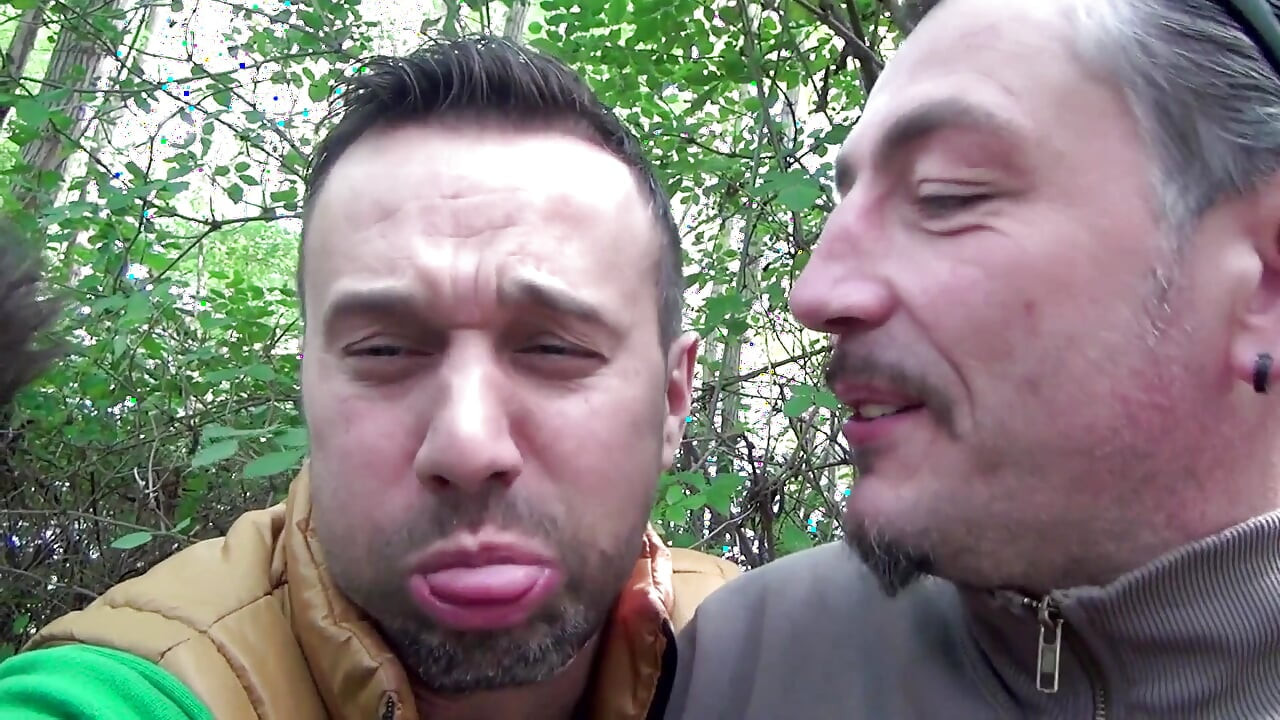 Trojka analno jebanje u dvostrukoj penetraciji