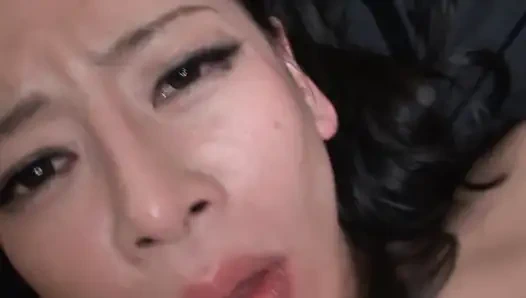 Ich wurde von einer reifen Frau an ihrem Platz komplett verschlungen.