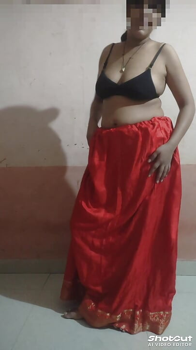 Η κουνιάδα του χωριού Desi Chudakkad, πήρε το ghaghra και ετοιμάστηκε να chudwa ne