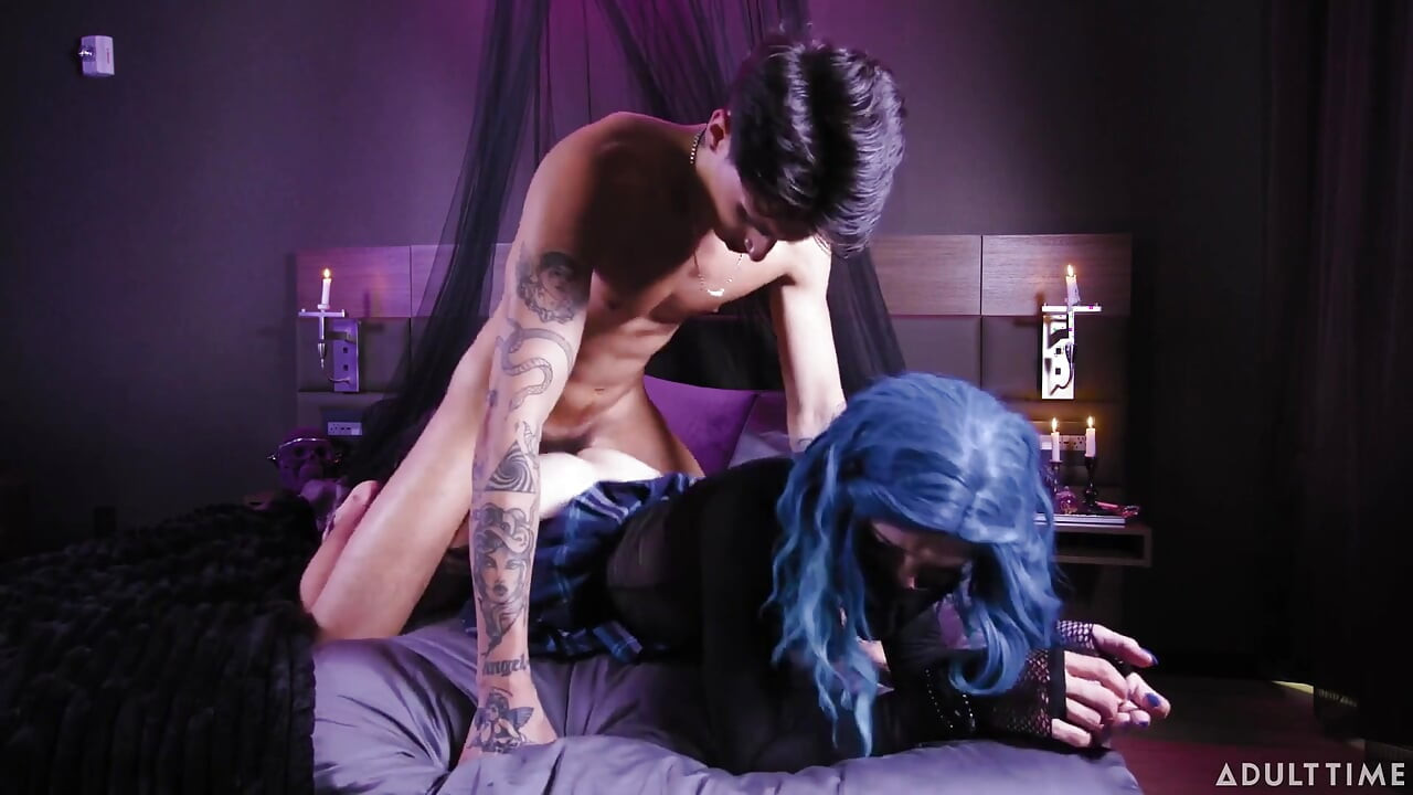 Heteroflexible - Goth Femboy Edward Terrant Gets His Tight Ass Fucked by Stud Angel Elias