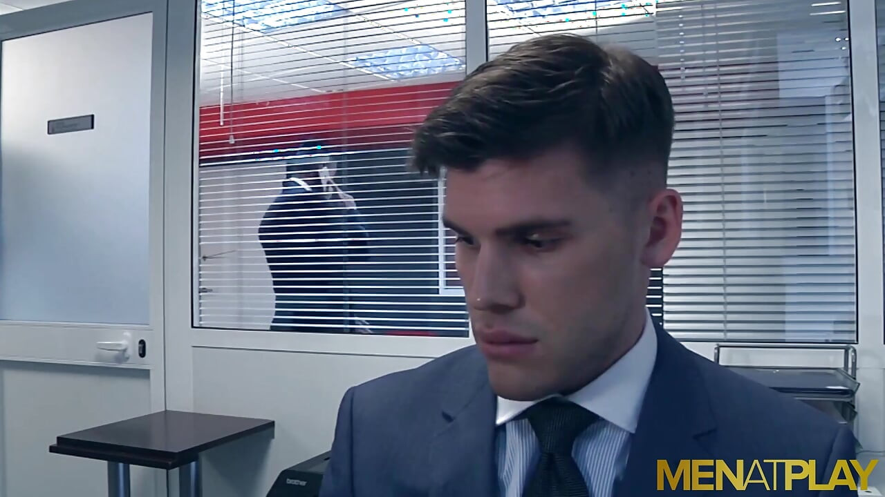 MENATPLAY - Handsome Klein Kerr anal fucks Ken Rodeo in office