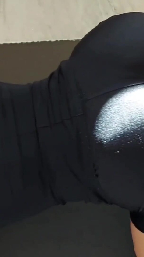 I paid my personal trainer with a blowjob,and he cumshot in my ass. | Clip 1