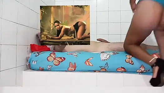 Friend Comes Home at Night When I Invite Her to Watch Netflix but She Ends up Swallowing a Big Cock She Is From New York United