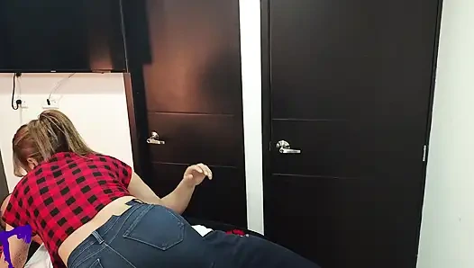 Untreue Kurvige Latina-amateurin MILF Gibt POV-blowjob Und Handjob, Sperma Auf Titten Und Schluckt Selbstgedreht