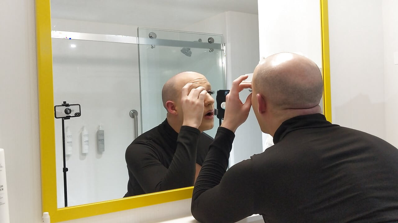Travesti, transformation de maquillage