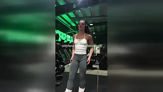 Случай в Instagram Live: гэнгбэнг с 18-летней девственницей - дырки уничтожены и наполнили сливками!