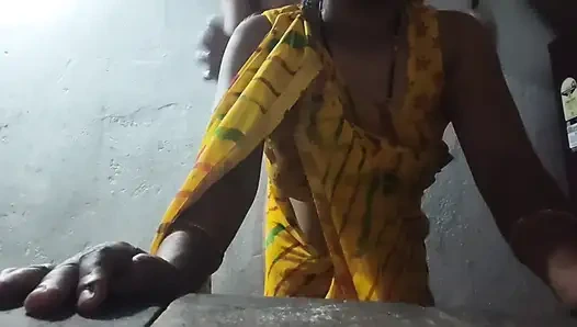 Indian Beautiful couple sex videos yellow saree  in sexy woman hindi sex videos