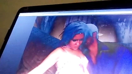 Mastürbasyon yapmak ve porno izlemek. biraz kirli konuşma